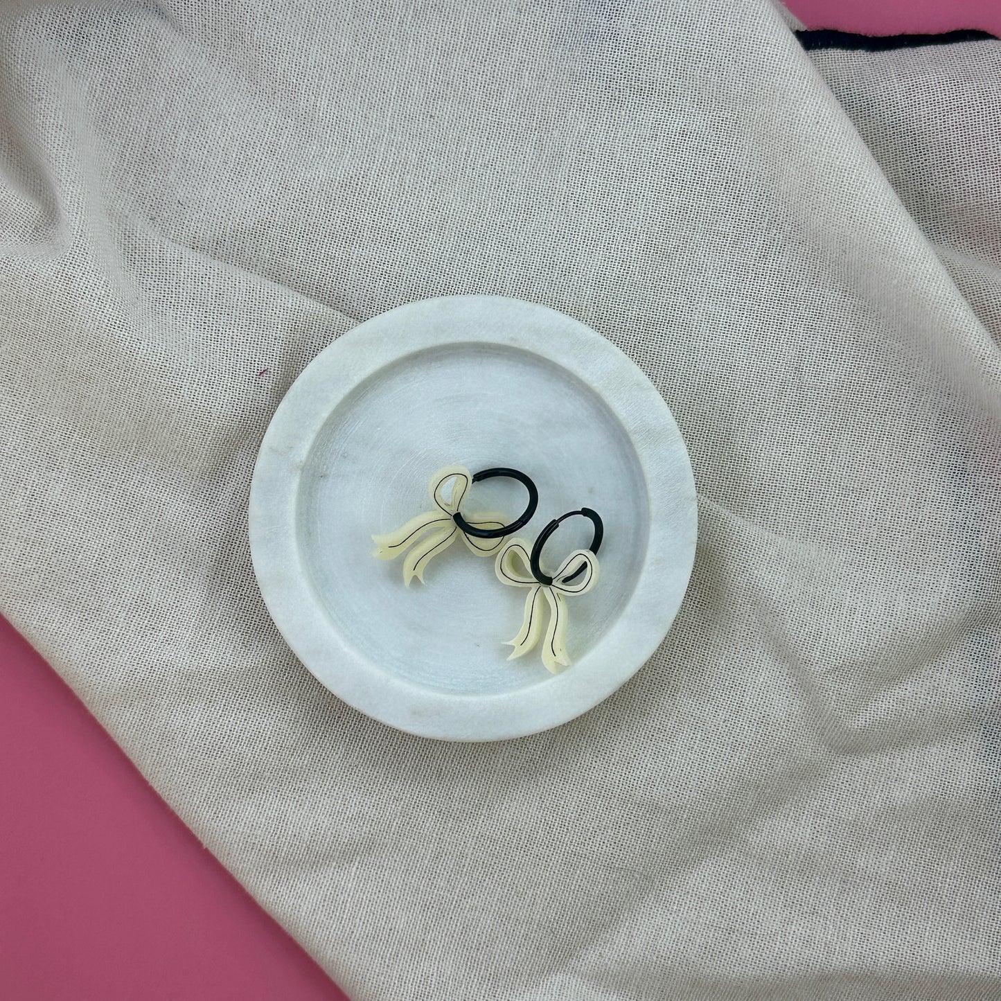 RIBBON BOWS | HOOPS | CREAM