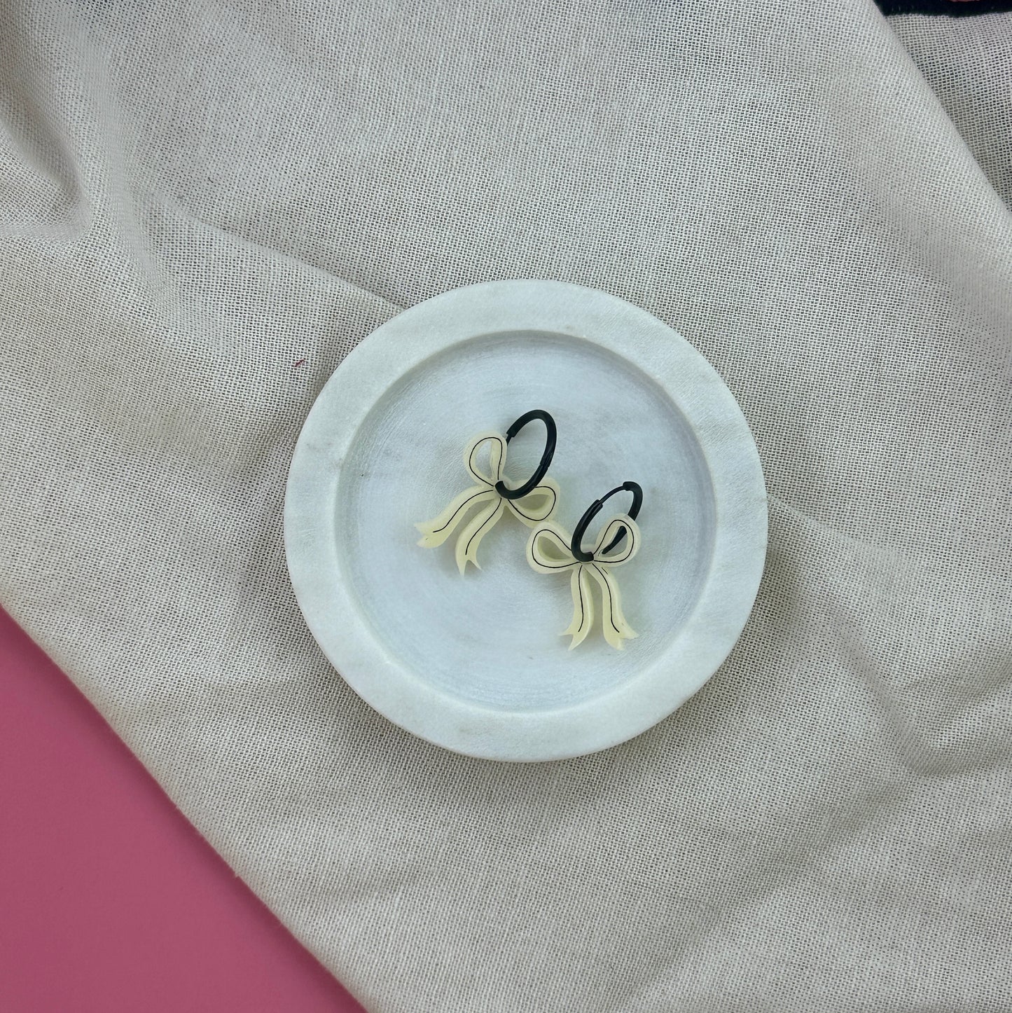 RIBBON BOWS | HOOPS | CREAM